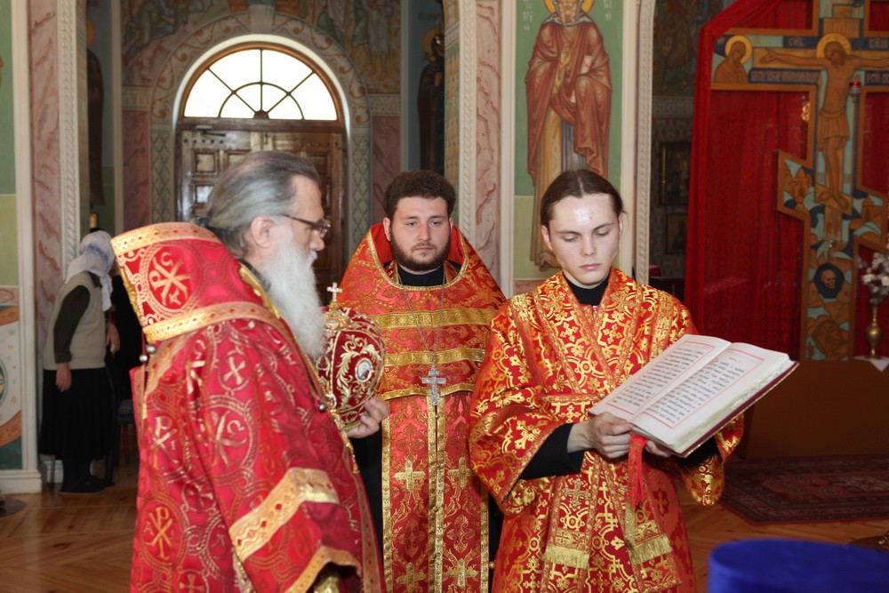 Пасхальная вечерняя служба в  Свято-Никольском женском монастыре