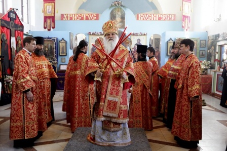 Архиерейская Пасхальная служба в Свято-Троицком Георгиевском мужском монастыре