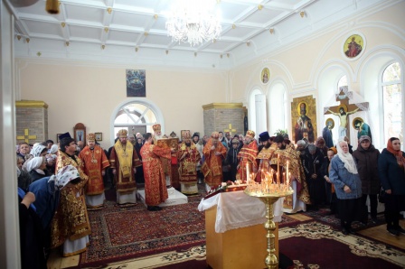 Пять архиереев совершили Литургию в храме Архистратига Божия Михаила в Ташкентской области