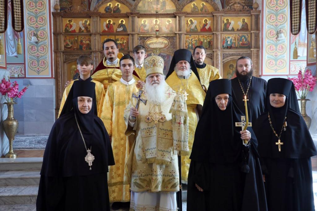 В Свято-Покровском женском монастыре Дустабада митрополит Викентий совершил монашеский постриг