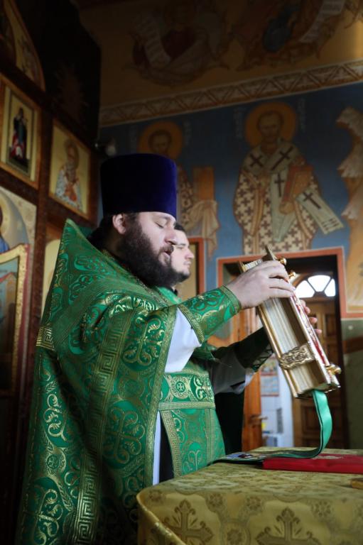 Не здоровые имеют нужду во враче, но больные
